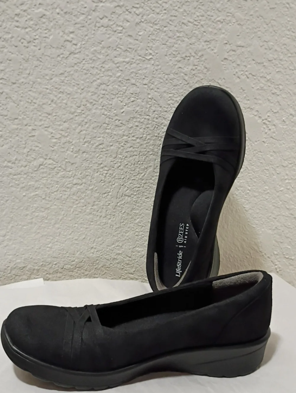 NWT Life Stride B Zees Shoes Woman Crossover Flats Black  8.5 COMFORTABLE